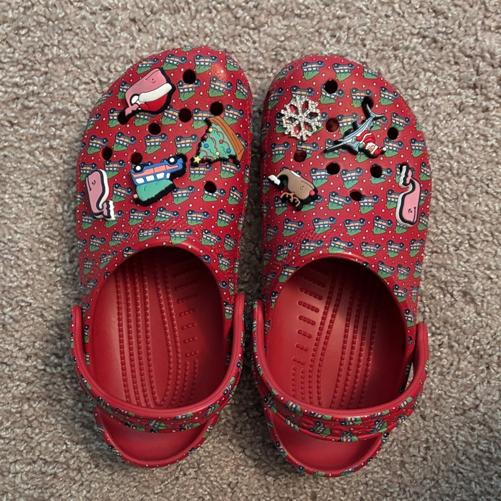 Vineyard Vines x Crocs Christmas Crocs + Limited edition Vineyard Vines Jibbitz